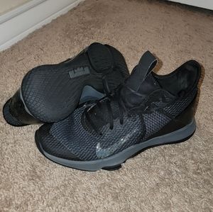 Nike LeBron Witness 4 Black/Iron Gray Size 8